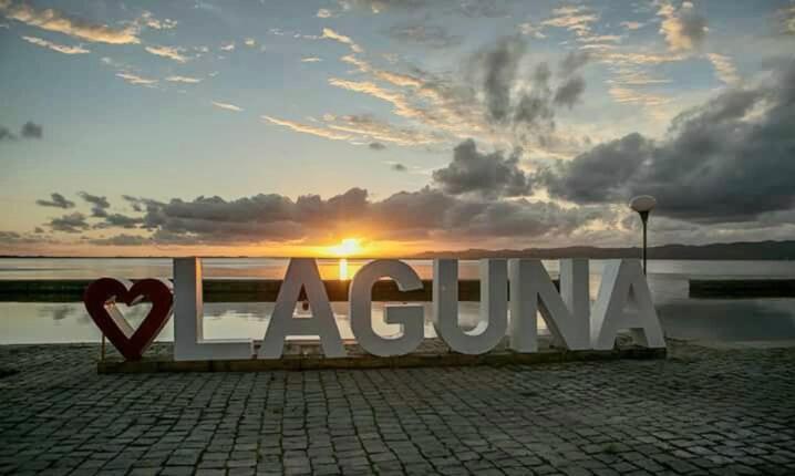 Ampla Cobertura Na Praia Do Mar Grosso Laguna Kültér fotó