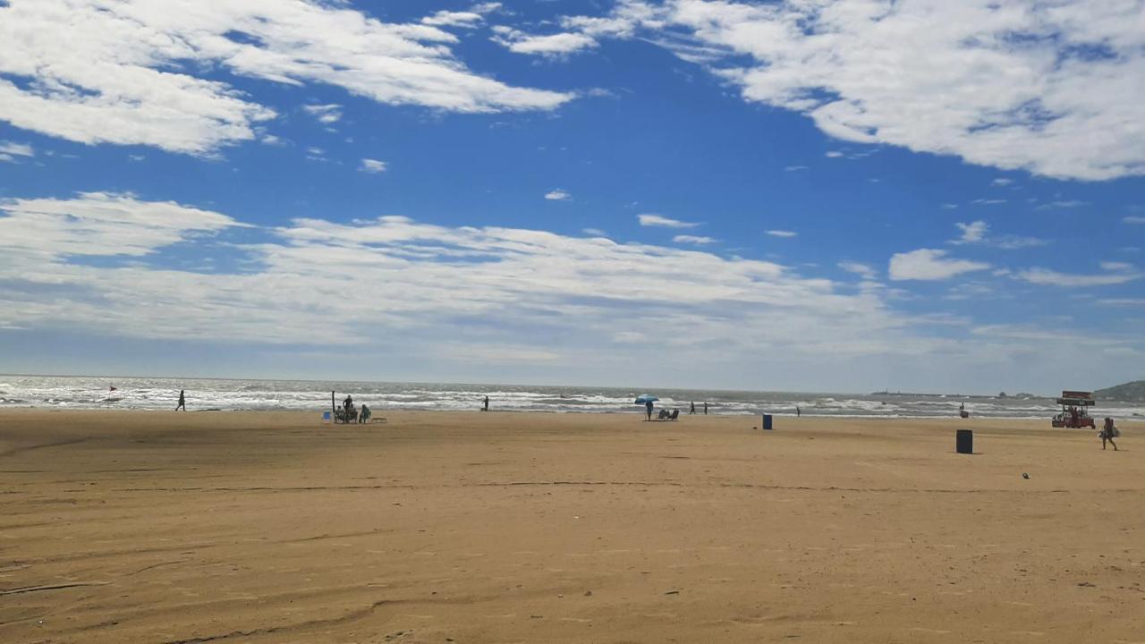 Ampla Cobertura Na Praia Do Mar Grosso Laguna Kültér fotó